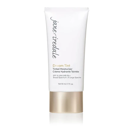 Opakowanie JANE IREDALE Dream Tint Tinted Moisturizer to elegancka tubka z miękkiego plastiku w kolorze beżowym, z delikatnymi złotymi akcentami. Ma praktyczny otwór dozujący, umożliwiający łatwą aplikację. Pojemność to 40 ml.