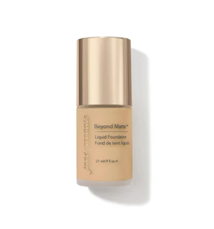 Beyond Matte Liquid Foundation posiada elegancką butelkę z szklanego, matowego materiału. Butelka jest zazwyczaj dość smukła i prosta, z precyzyjnym aplikatorem (np. pompką), co umożliwia łatwe dozowanie odpowiedniej ilości produktu.