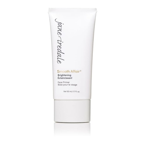 Na zdjęciu znajduje się biała tubka bazy pod makijaż Jane Iredale Smooth Affair Brightening Face Primer. Na niej czarno – złote napisy z nazwą produktu. Produkt rozświetla i wygładza skórę i przygotowuje ją do aplikacji makijażu.