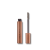 Na zdjęciu znajduje się tusz do rzęs marki INIKA Organic – Bold Lash Mascara w charakterystycznym metalicznym opakowaniu w kolorze miedzianego złota. Produkt został przedstawiony z odkręconą zakrętką, odsłaniając klasyczną szczoteczkę do aplikacji tuszu.