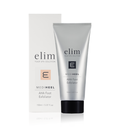 Srebrna tubka peelingu do stóp Elim MediHeel AHA Foot Exfoliator o pojemności 150 ml z czarną zakrętką, ustawiona obok białego kartonowego opakowania. Na opakowaniu oraz tubce widoczne logo i nazwa produktu. Tło białe z delikatnym cieniem.