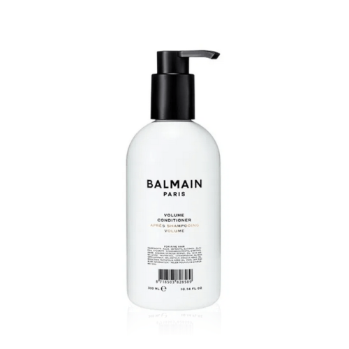 Odżywka do włosów Balmain Paris Volume Conditioner w białej butelce z czarną pompką. Minimalistyczny design, czarne litery na białym tle. Pojemność 300 ml.