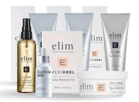 Zestaw kosmetyków do pielęgnacji stóp marki Elim MEDIHEEL, zawierający różne produkty, w tym peeling, płyn, krem, olejek, spa additive oraz Cuticle MD. Opakowania w odcieniach bieli, srebra i złota z eleganckim designem spa.