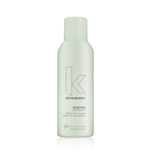 Na zdjęciu widoczny jest produkt marki KEVIN.MURPHY o nazwie SCALP.SPA TREATMENT. Jest to piankowy preparat pielęgnacyjny do skóry głowy.