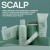 Na zdjęciu znajduje się zestaw produktów z linii SCALP marki KEVIN.MURPHY. Produkty są ustawione na geometrycznych, zielonych podestach, tworząc uporządkowaną kompozycję. Tło jest w odcieniu pastelowej zieleni.