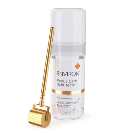 Złoty derma roller Environ Gold Cosmetic Roll-CIT® oparty o przezroczyste opakowanie z białą etykietą i złotymi detalami. Widoczne logo Environ i napis „Focus Care Skin Tech+”.