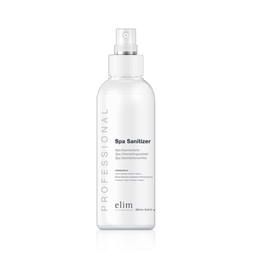 Butelka z białym płynem dezynfekującym Elim Professional Spa Sanitizer o pojemności 250 ml, z atomizerem w sprayu. Elegancki, minimalistyczny design z napisem „PROFESSIONAL” wzdłuż butelki.