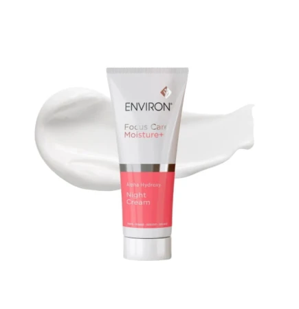 Tubka z białą zakrętką kremu ENVIRON Night Cream w odcieniach bieli i różu, z nazwą produktu na środku i logo Environ na górze. Tubka stoi na tle próbki produktu w formie białej kremowej konstystencji.