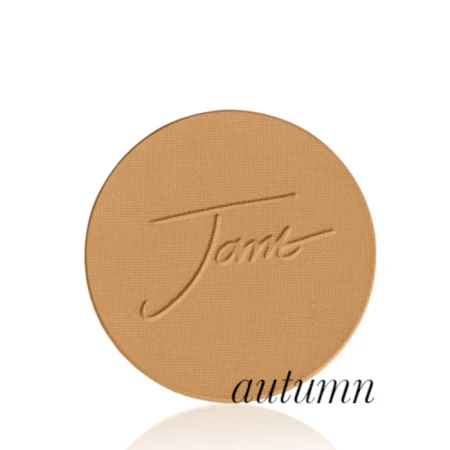 Okrągły, prasowany puder do twarzy marki Jane Iredale w odcieniu Autumn: Ciepły złocisto-pomarańczowy odcień z wytłoczonym logo ' Jane Iredale ' na powierzchni