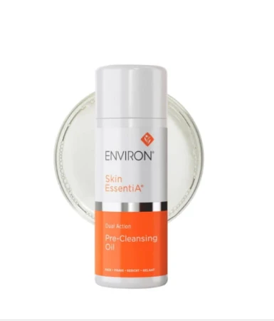 ENVIRON Pre-Cleansing Oil - olejek do demakijażu poprzedzający oczyszczanie 100ml - Biała butelka z pompką Environ Skin EssentiA Dual Action Pre-Cleansing Oil z biało-pomarańczową etykietą i logo Environ, na tle próbki bezbarwnego olejku.