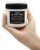 Ręka trzymająca biały słoik odżywki do włosów Davines OI Conditioner o pojemności 250 ml. Etykieta czarna z białym tekstem, opisująca produkt jako odżywkę upiększającą z olejem roucou. Tło białe.