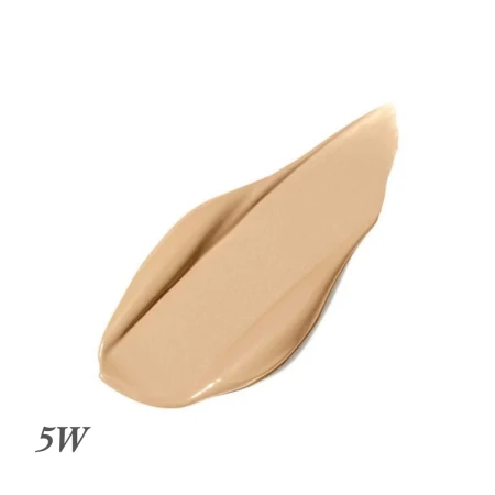 Na zdjęciu jest próbka odcienia korektora Pure Match o numerze 5W. 5W to średni, ciepły ton. Próbka w postaci rozsmarowanej kropli kremowego korektora pomaga dobrać odpowiedni odcień z podziałem na ciepłe (W) i neutralne (N) tonacje.