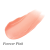 Na zdjęciu przedstawiono próbkę koloru produktu do ust i policzków Jane Iredale Just Kissed Lip & Cheek Stain w odcieniu Forever Pink.  Kolor ma formę delikatnie błyszczącego, półprzezroczystego różu o ciepłym tonie