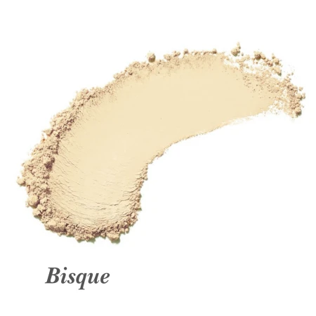 Widoczna jest próbka odcienia pudru amazing base Jane Iredale w odcieniu Bisque: Jasny beż z neutralnym podtonem