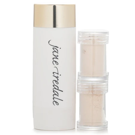 Na zdjęciu jest pędzel zintegrowany z pudrem sypkim  marki Jane Iredaleamazing base. Produkt składa się z eleganckiego, białego pojemnika z miękkim, zaokrąglonym pędzlem oraz dwóch przezroczystych wkładów z pudrem ochronnym.