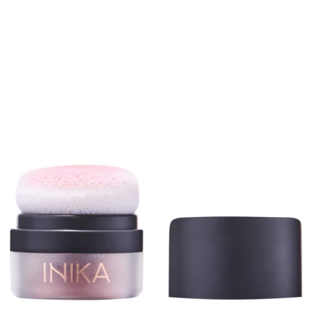 Na zdjęciu znajduje się INIKA Organic Mineral Baked Blush Puff Pot – naturalny róż do policzków w innowacyjnym opakowaniu z miękką gąbeczką typu „puff”.