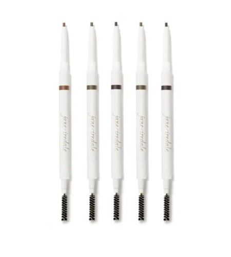 Na zdjęciu zestaw pięciu kredek do brwi PureBrow Precision Pencil.  Każda kredka jest dwustronna, z jednej strony jest skośna końcówka w konkretnym kolorze, z drugiej wygodna spiralka do wyczesywania i stylizowania brwi.