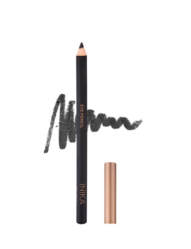 Na zdjęciu widoczna jest czarna kredka do oczu z napisem „EYE PENCIL” na matowym korpusie. Obok niej znajduje się złoty korek, a za kredką widoczny jest ślad kreski wykonanej tym produktem — intensywnie czarny, lekko matowy.