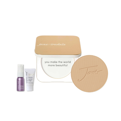 Na zdjęciu widzimy produkty składowe zestawu skincare make up jane iredale tzn: biała puderniczka, puder prasowany, mini baza i mini woda nawilżająca.