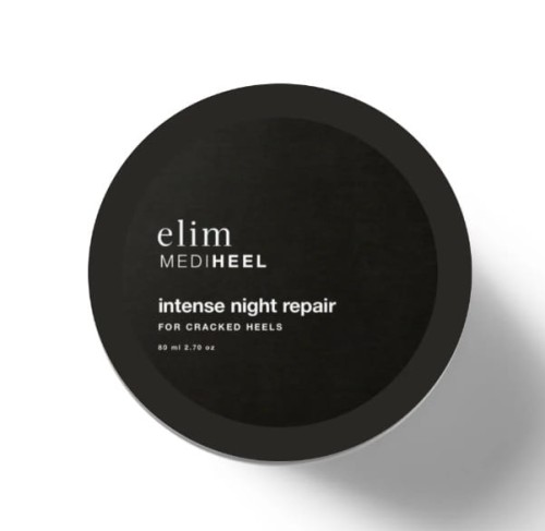 Czarny okrągły słoik Elim MEDIHEEL Intense Night Repair na popękane pięty. Minimalistyczny design z białym napisem na matowej pokrywce. Produkt o pojemności 80 ml, przeznaczony do intensywnej nocnej regeneracji stóp.