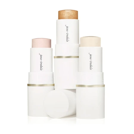 Na zdjęciu widzimy trzy wielofunkcyjne kremowe, mineralne rozświetlacze w sztyfcie tzw. Glow Time®  Highlighter Stick marki Jane Iredale w odcieniu Cosmos, Eclipse i Solstice.