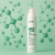 Na zdjęciu kosmetyk Purlés krem EGF Youth Cream 152. Produkt znajduje się w białej butelce zielonymi napisami.  Na etykiecie wyróżnia się numer 152. W tle widać chemiczne cząsteczki w odcieniach zieleni.