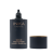 Na zdjęciu widoczny jest otwarty produkt marki INIKA Organic – Serum Foundation z ceramidami i nasionami baobabu. Ciemnogranatowe, matowe opakowanie o eleganckim wyglądzie posiada złote akcenty w postaci logotypu i nazwy produktu.