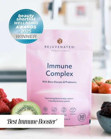 Opakowanie Rejuvenated Immuno complex ze znaczkiem nagrody Beauty Awards w kategorii Best Immune Booster