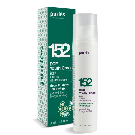 Na zdjęciu kosmetyk marki Purlés krem EGF Youth Cream 152. Produkt znajduje się w białej butelce zielonymi napisami, a obok niej pokazane jest również opakowanie kartonowe w odcieniach zieleni i bieli. Na etykiecie wyróżnia się numer 152.