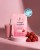 Różowe opakowanie Protein Smoothie Strawberry marki Rejuvenated na tle w kolorze pudrowego różu, obok szklanka koktajlu i świeże truskawki. Widoczna plakietka nagrody 2026 Editors Choice.jpg