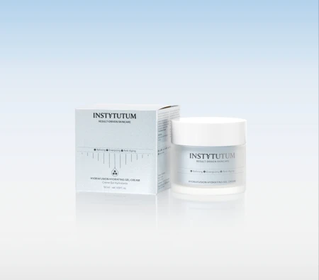 Na zdjęciu widać krem INSTYTUTUM Hydrafusion Hydrating Gel Cream wraz z jego opakowaniem kartonowym, ustawione na jasnym, minimalistycznym tle.