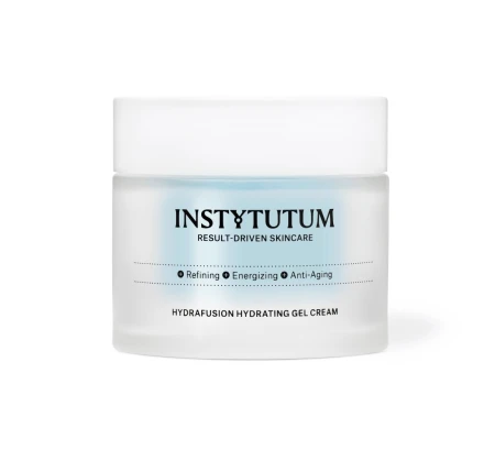 Na zdjęciu widać słoiczek kremu INSTYTUTUM Hydrafusion Hydrating Gel Cream w matowym, jasnym opakowaniu z białą zakrętką na neutralnym tle.