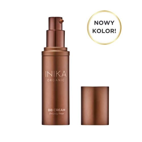 Na zdjęciu widoczny jest krem BB INIKA Organic BB Cream Prickly Pear w eleganckim opakowaniu z pompką w kolorze miedzianym, przedstawiony z obok ustawioną zatyczką.
