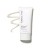 Na zdjęciu znajduje się produkt Smooth Affair® Illuminating Glow w białej tubce o pojemności 50 ml. Obok pokazano biały odcień i kremową konsystencję produktu.
