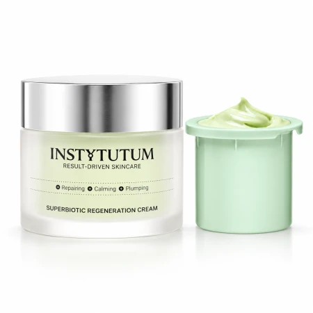 Grafika przedstawia krem INSTYTUTUM SuperBiotic Regeneration Cream w eleganckim słoiczku ze srebrną nakrętką oraz umieszczony obok jasnozielony wkład uzupełniający z kremem. Produkty zaprezentowano na białym tle.