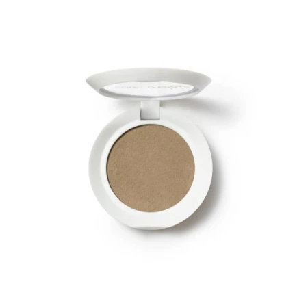 Na zdjęciu widzimy otwarte opakowanie jane iredale PureBrow™ Brow Powder w odcieniu Ash Blonde. Puder ma neutralny, chłodny jasnobrązowy odcień idealny do wypełniania i modelowania brwi o jasnym lub popielatym tonie.
