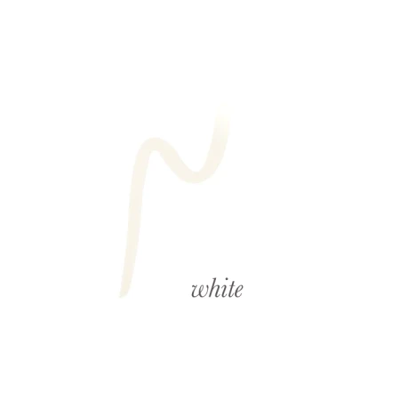 Grafika przedstawia próbkę koloru kredki do oczu jane iredale eye pencil w odcieniu White – biały Idealny do rozświetlania wewnętrznych kącików oczu lub optycznego powiększenia spojrzenia (np. na linii wodnej).